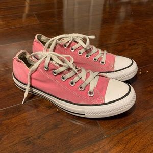 Pink low top converse